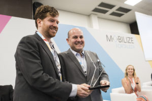 Michael Kodransky and Mayor of Fortaleza, Roberto Claudio with the Sustainable Transport Award